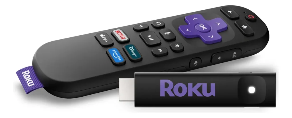 Roku Streaming Stick conectado à TV com controle remoto ao lado