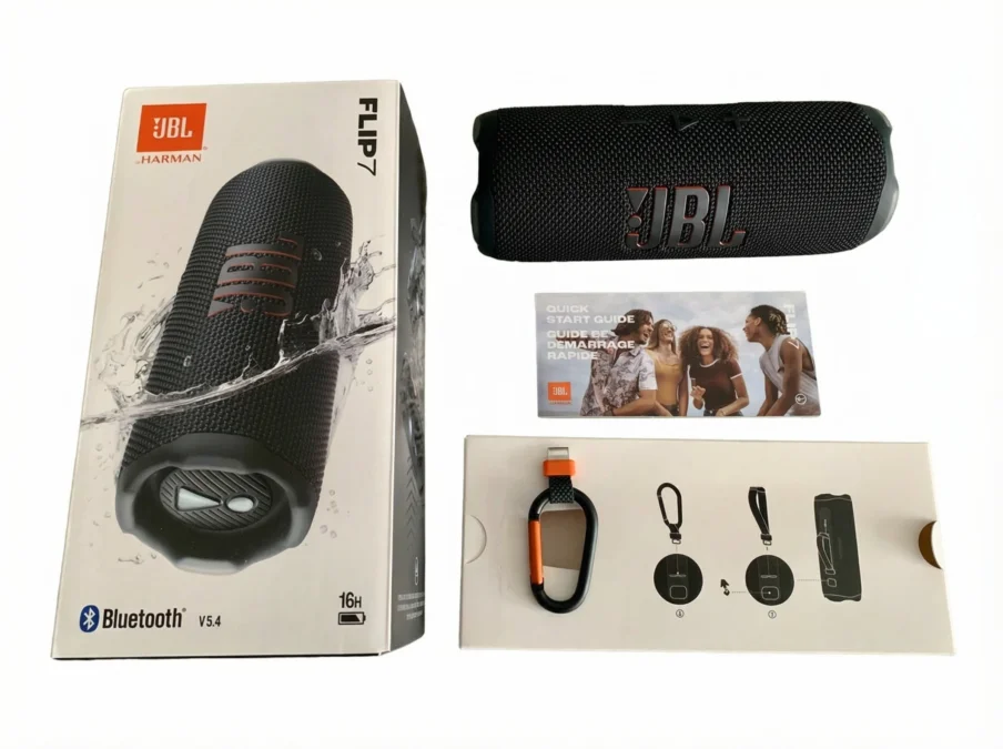 Conteúdo da caixa da JBL Flip 7: caixa de som com alça PushLock pré-instalada, mosquetão, guia de início rápido e cartão de garantia