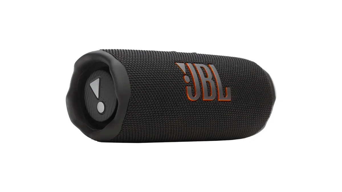 JBL Flip 7 caixa de som portátil com design cilíndrico, grade de tecido reciclado e sistema PushLock