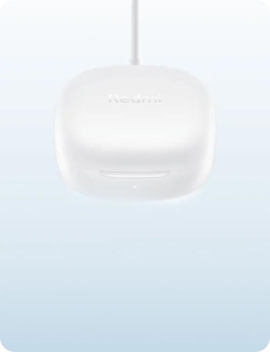 Estojo do Redmi Buds 6 Play branco conectado ao cabo de carregamento USB-C com logo Redmi em relevo