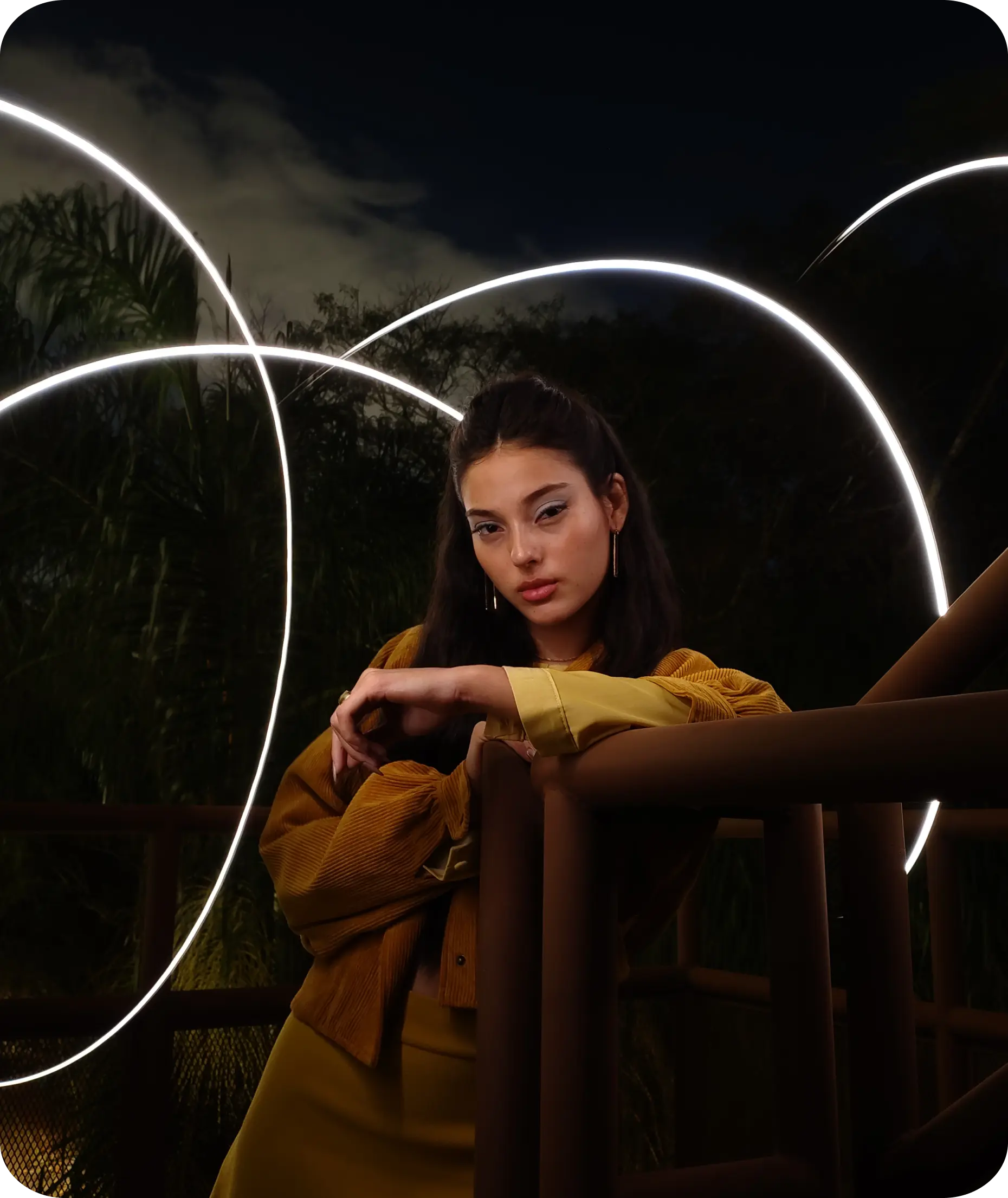 Moto G56 5G imagem de marketing oficial destacando fotos incríveis com sensor Sony LYTIA 600