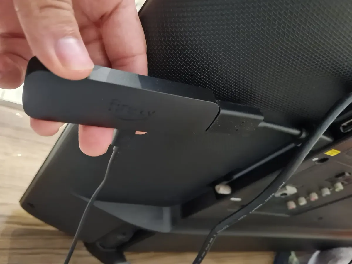 Fire TV Stick 4K Wi-Fi 6 vale a pena - conectividade e design compacto