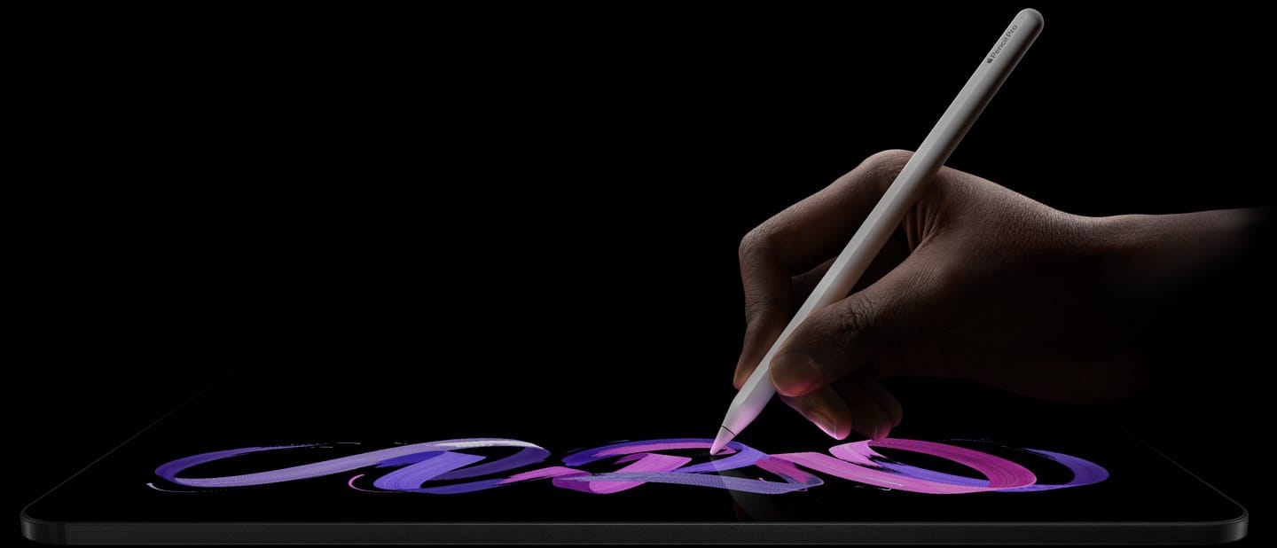 Presentes tech premium: Apple Pencil Pro, Galaxy Watch7, power bank Anker e fones JBL e Soundcore sobre mesa
