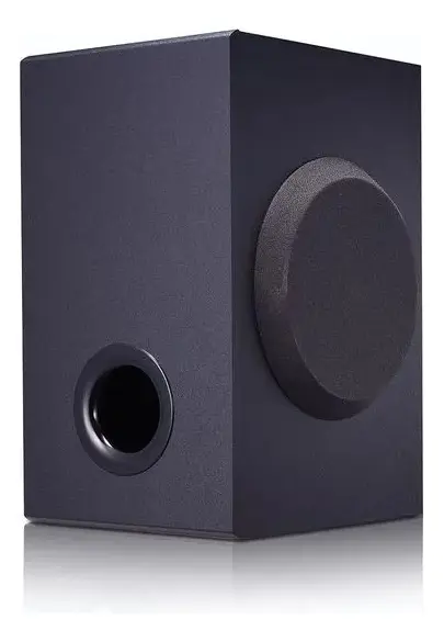 LG SQC1 com subwoofer de gabinete em madeira MDF